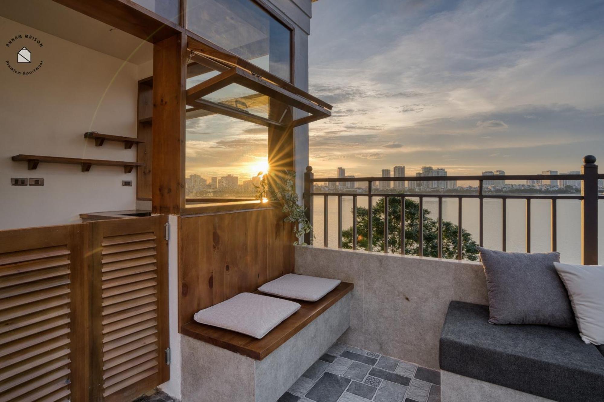 Annamwestlake - Modern - Lakeview -