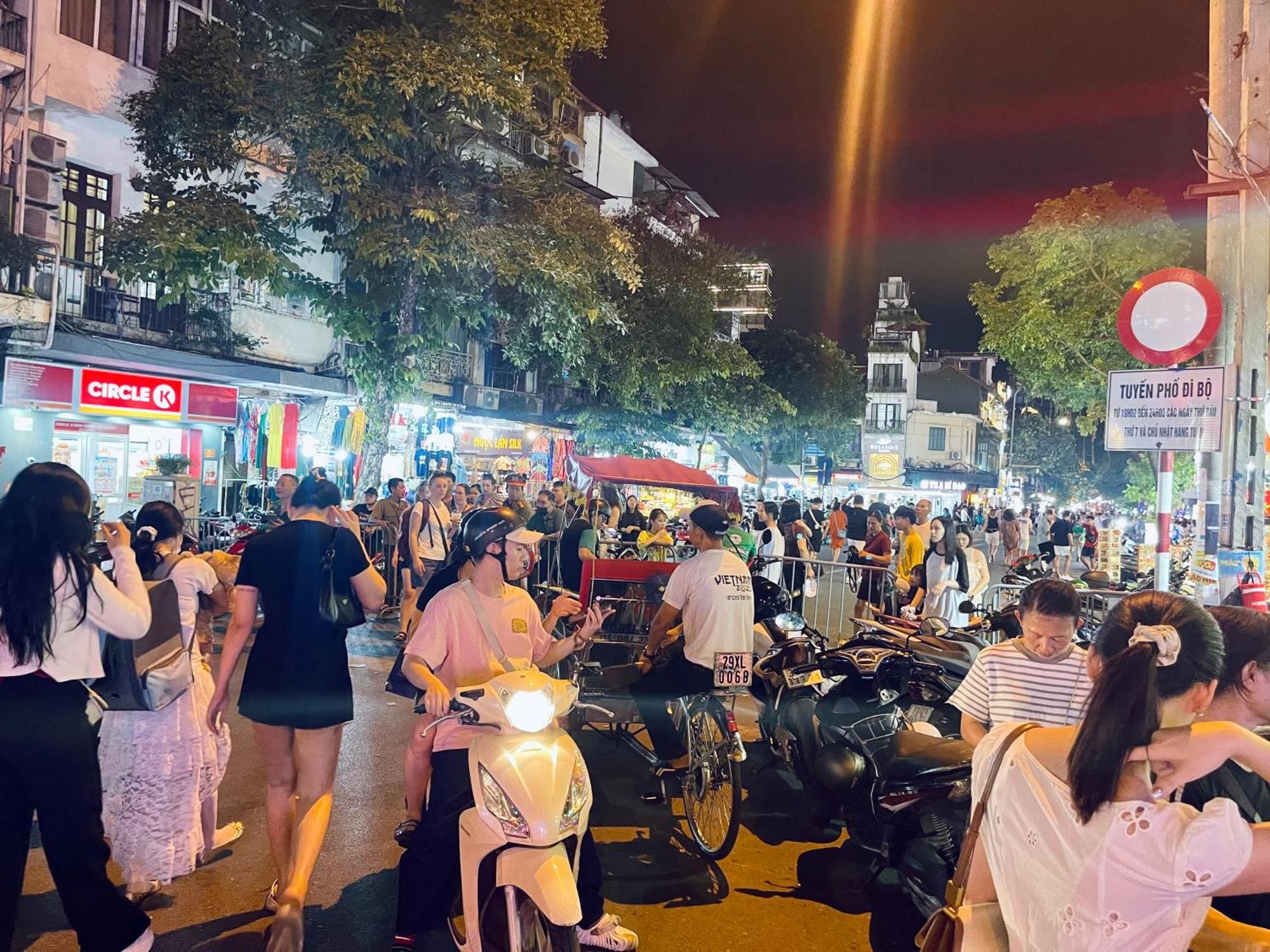 Happy Old House 1738 Homestay Hanoi