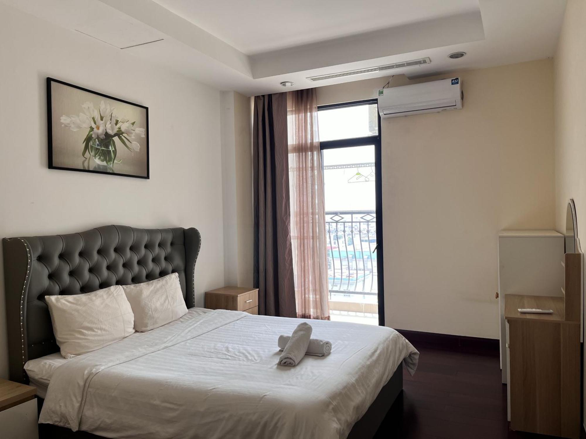 Vinhomes Royal 3 Br Căn hộ *