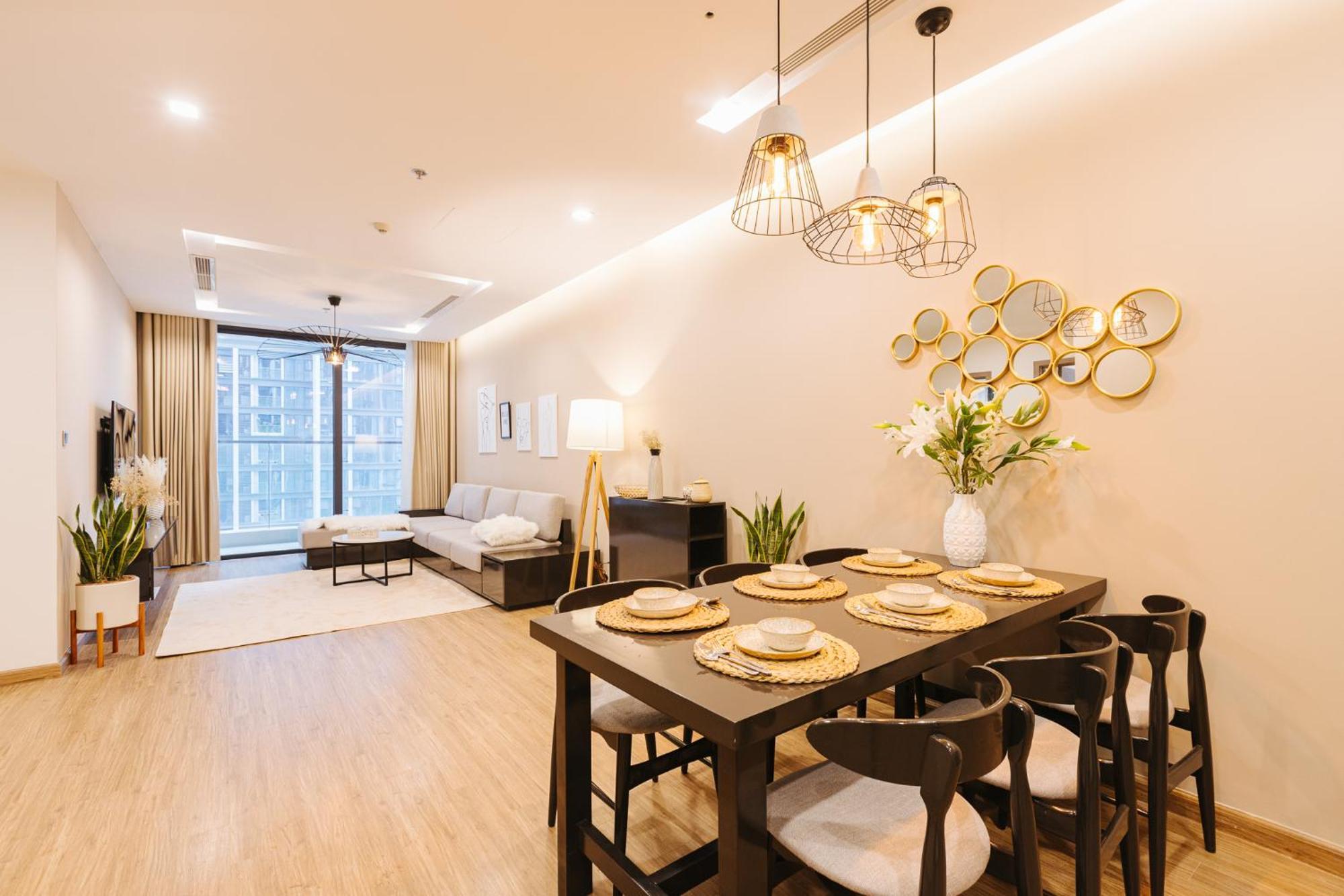 Lynn - Vinhomes Metropolis Near Lotte Center Apartment