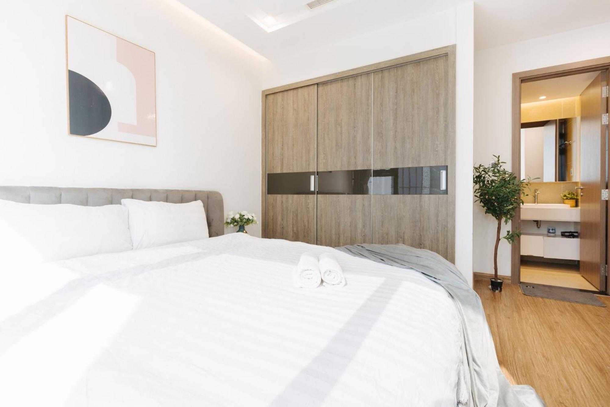 Lynn - Vinhomes Metropolis Near Lotte Center
