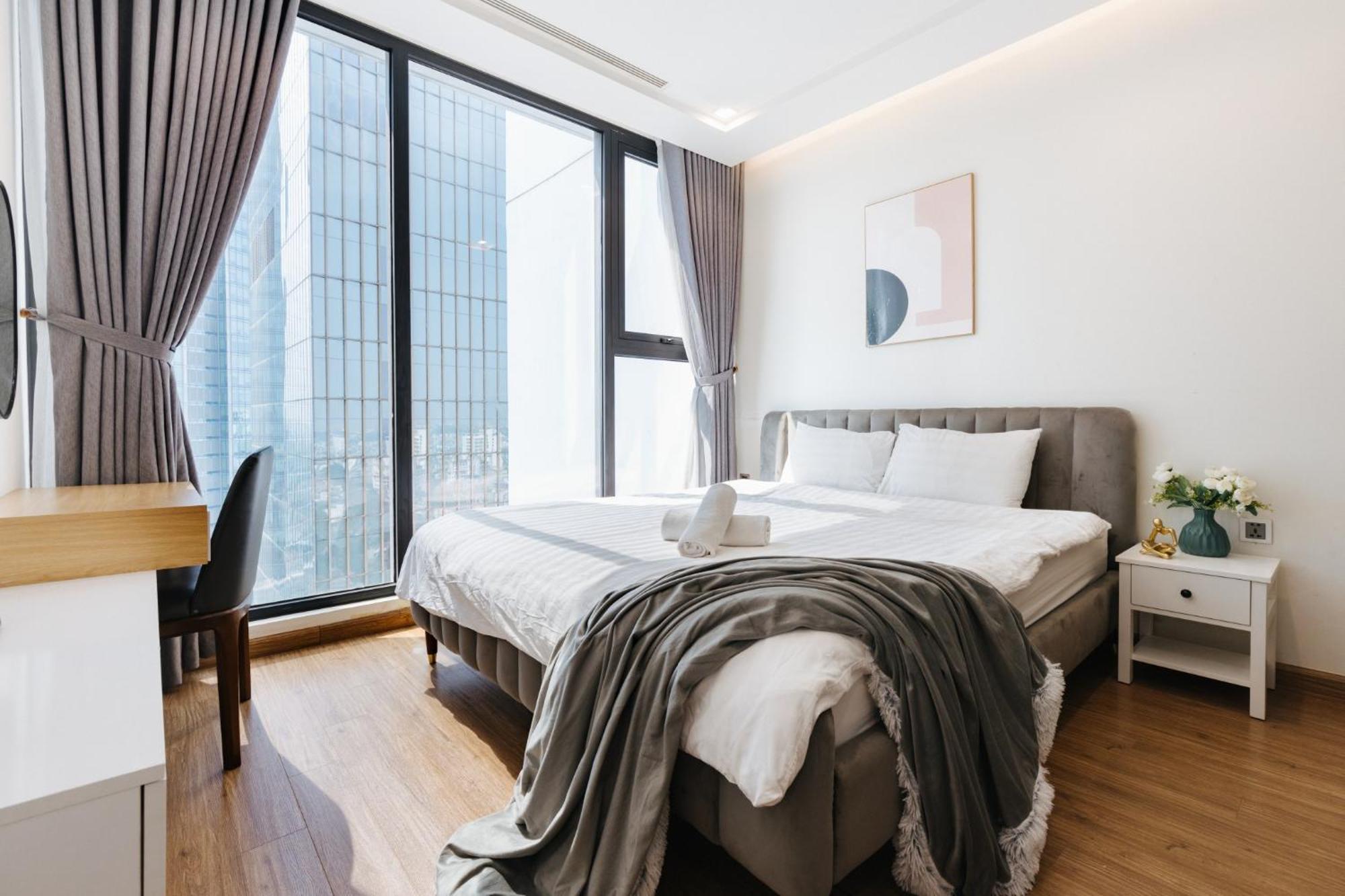 Lynn - Vinhomes Metropolis Near Lotte Center Apartment
