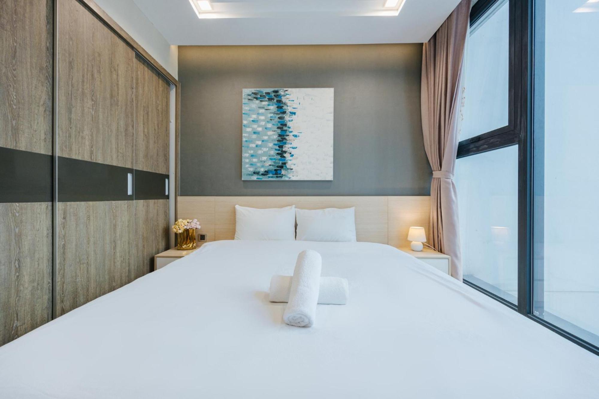 Lynn - Vinhomes Metropolis Near Lotte Center Apartment *
