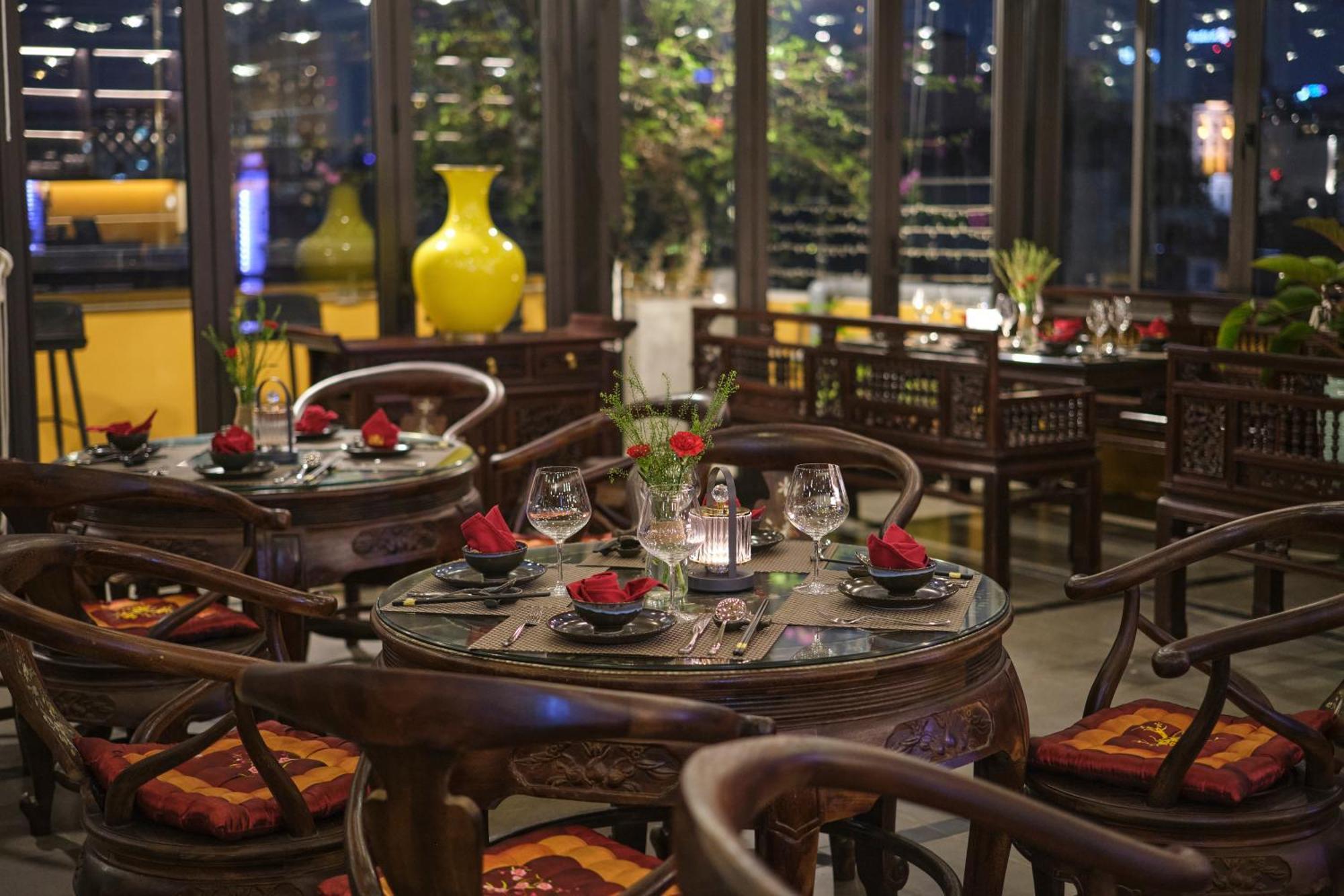 Lion Boutique & Hanoi