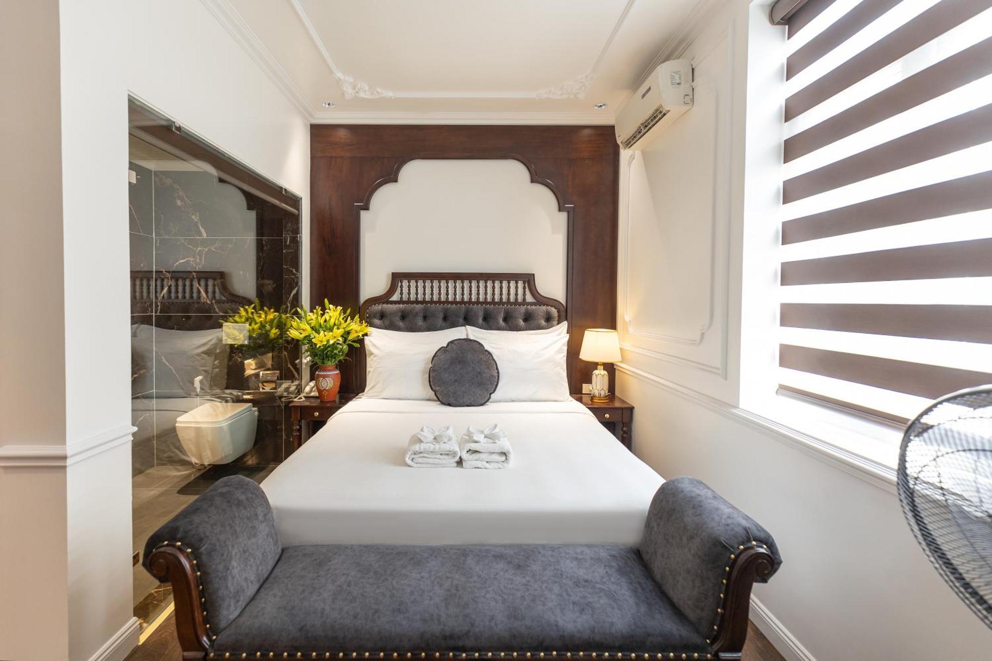 Hoang Gia Xa La Boutique Hanoi