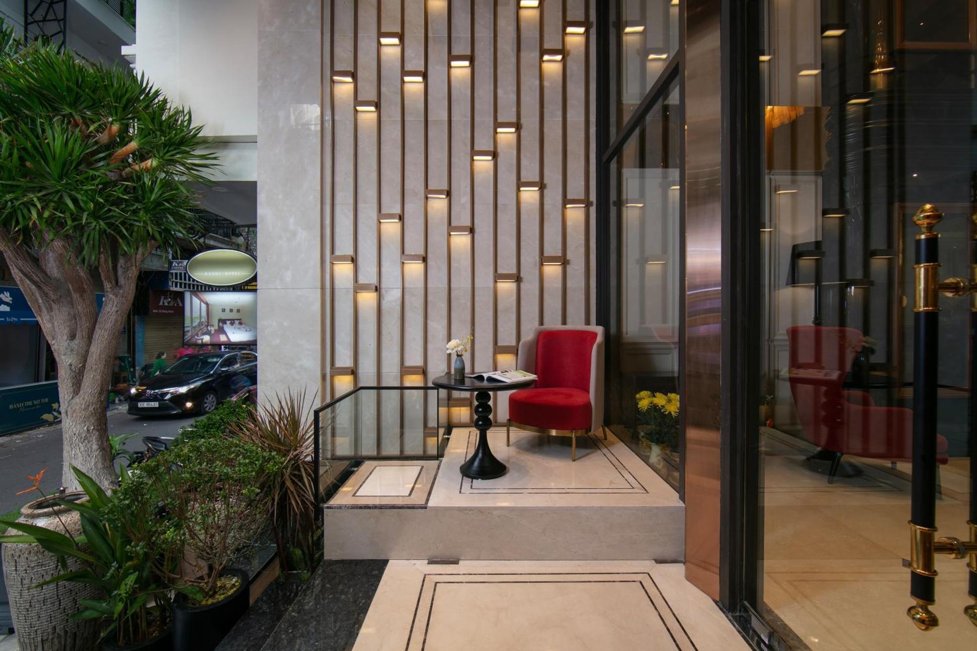 Le Premier & Rooftop Bar Hanoi