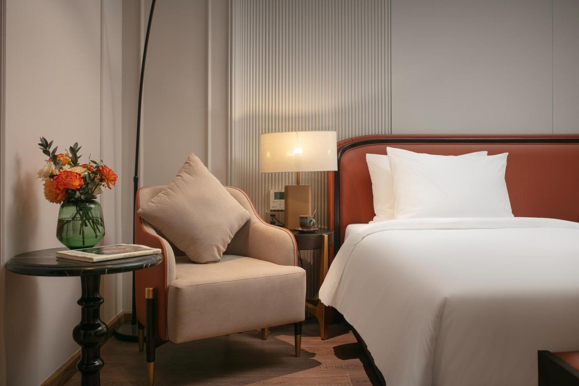 Hotel Le Premier & Rooftop Bar