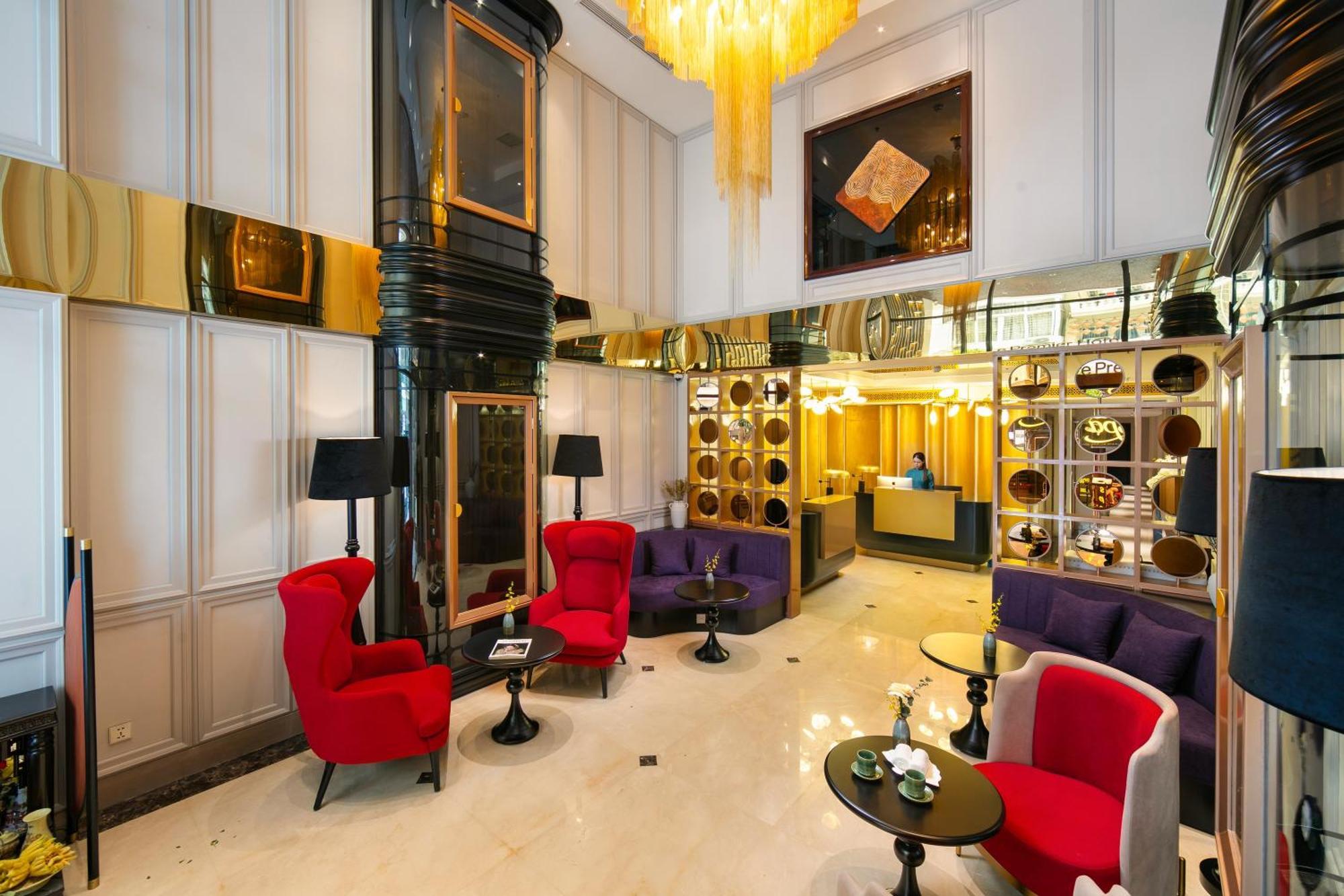 Le Premier & Rooftop Bar Hotel 4*