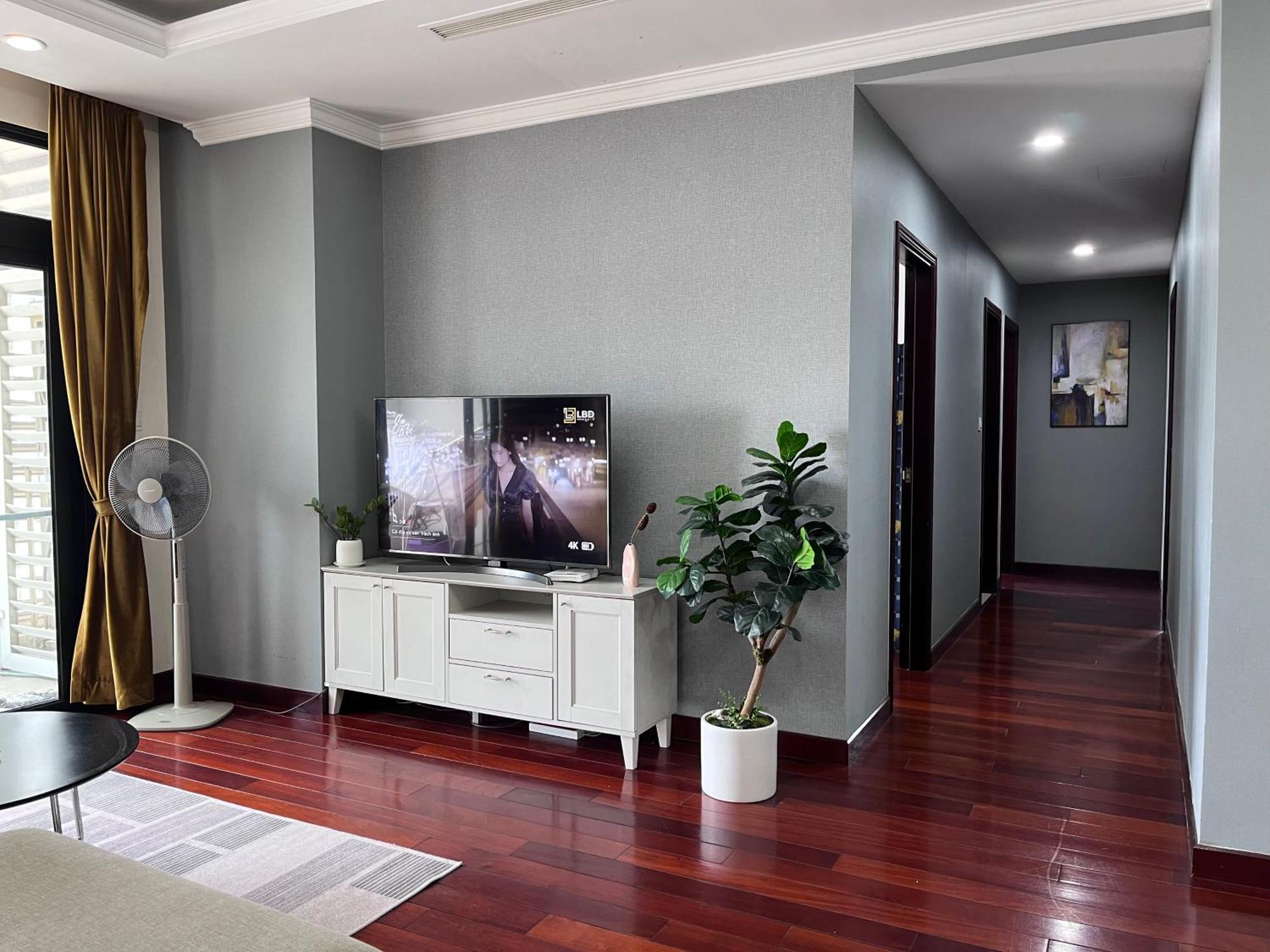 Apartment Vinhomes Royal Luxury 3br *