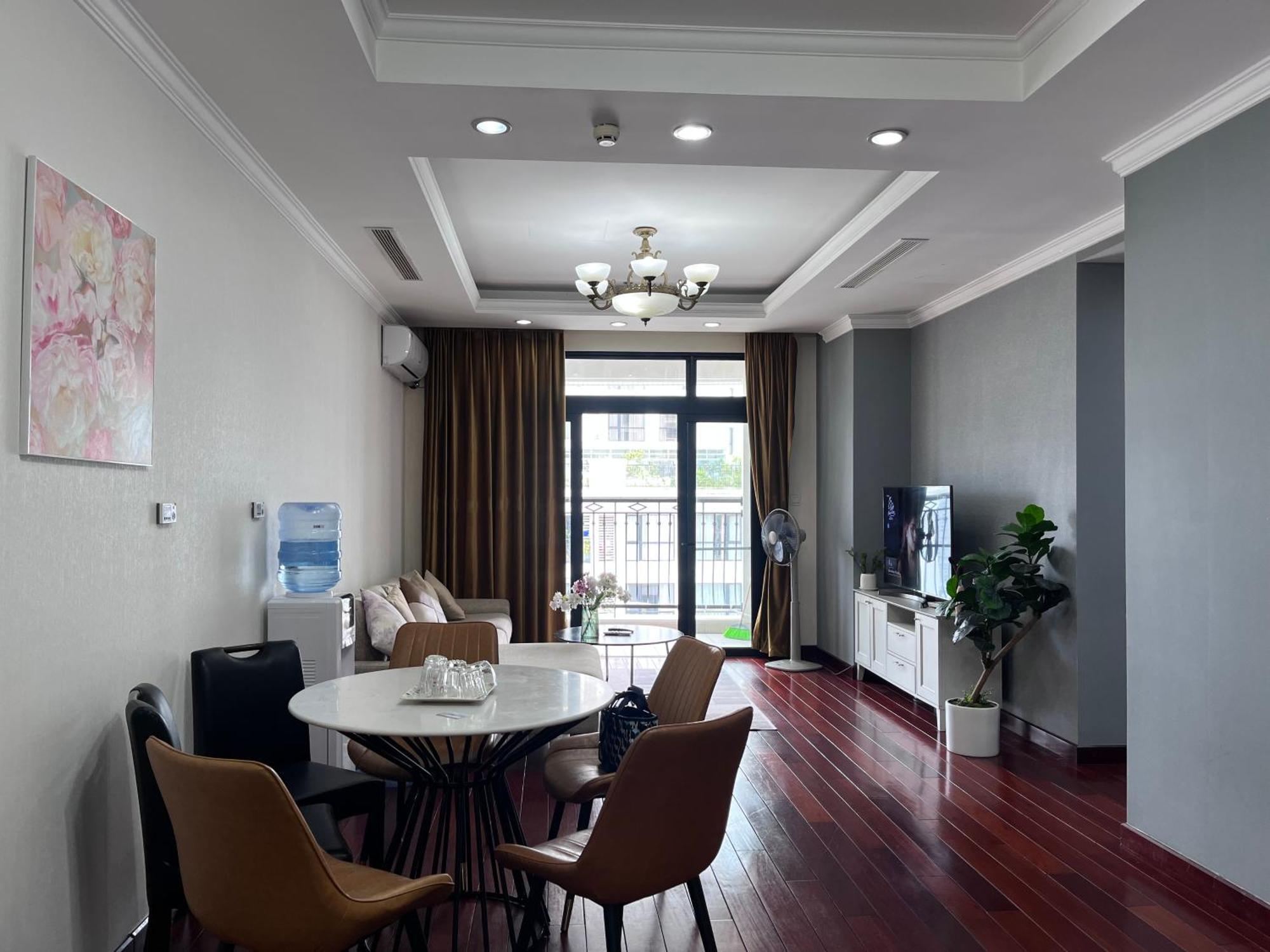 Apartment Vinhomes Royal Luxury 3br *