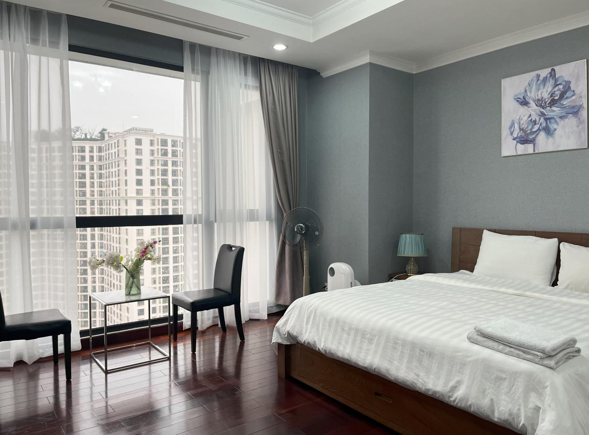 Apartment Vinhomes Royal Luxury 3br