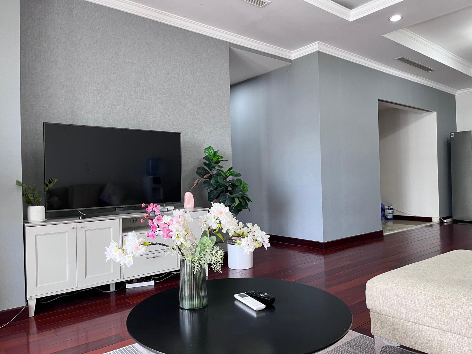 Apartment Vinhomes Royal Luxury 3br *