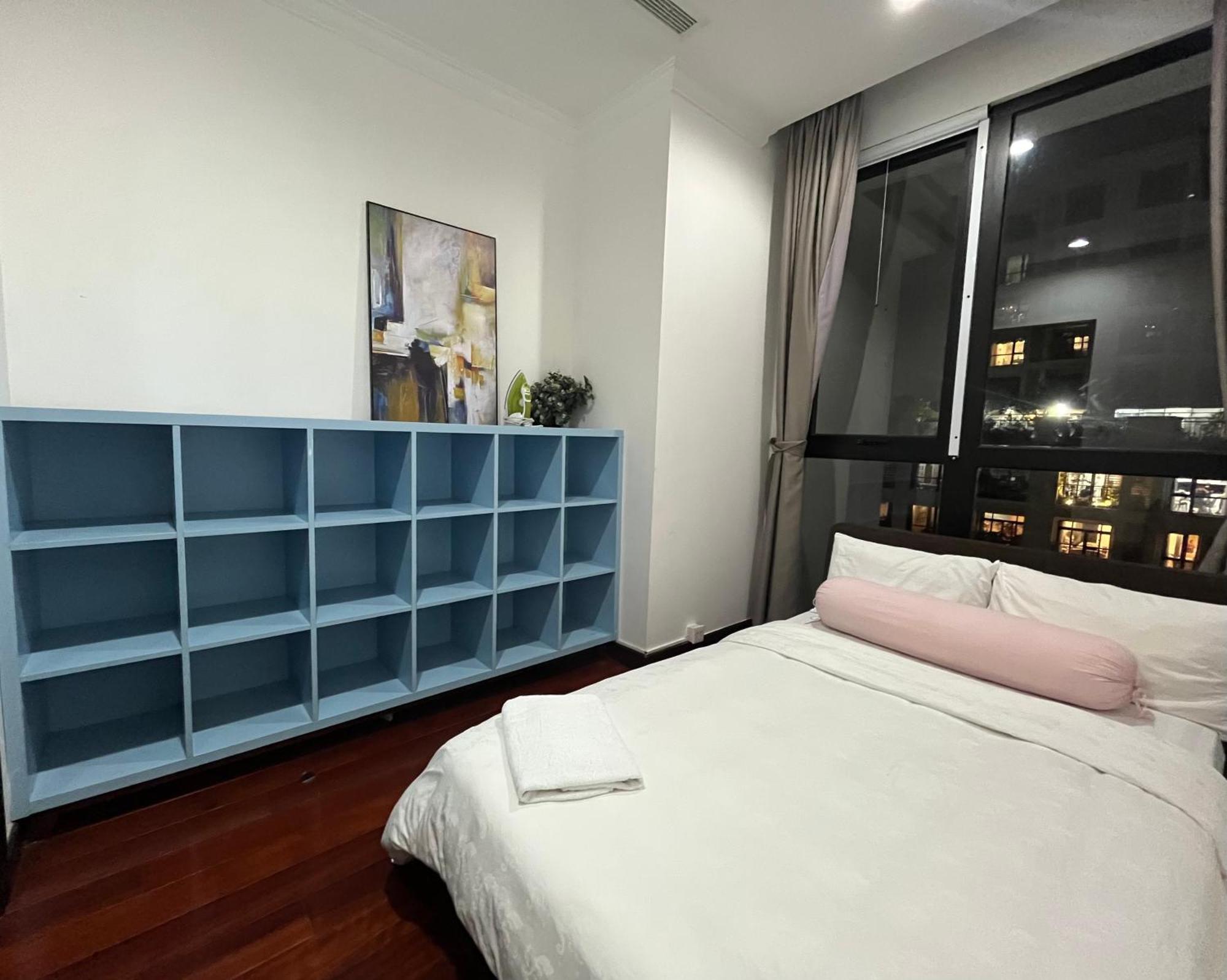 Apartment Vinhomes Royal Luxury 3br *