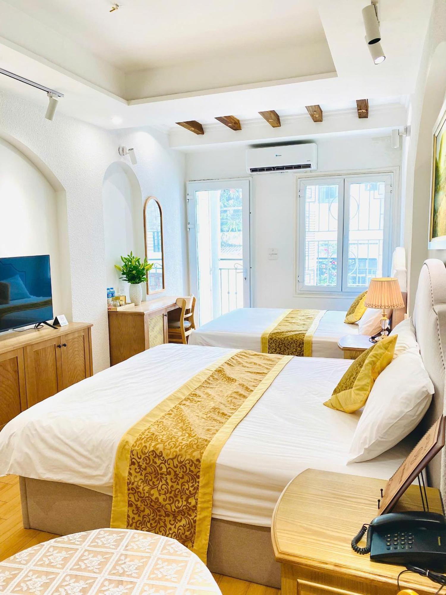 La Mandarina & Travel At 13 Hang Hanh Street * Hanoi