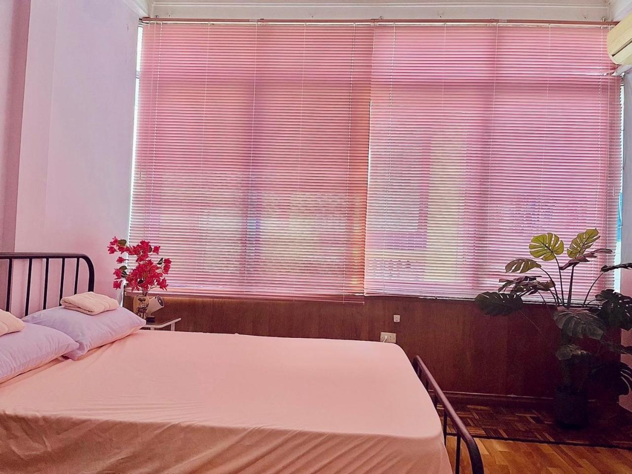 Happy Old House 1738 Homestay Hanoi