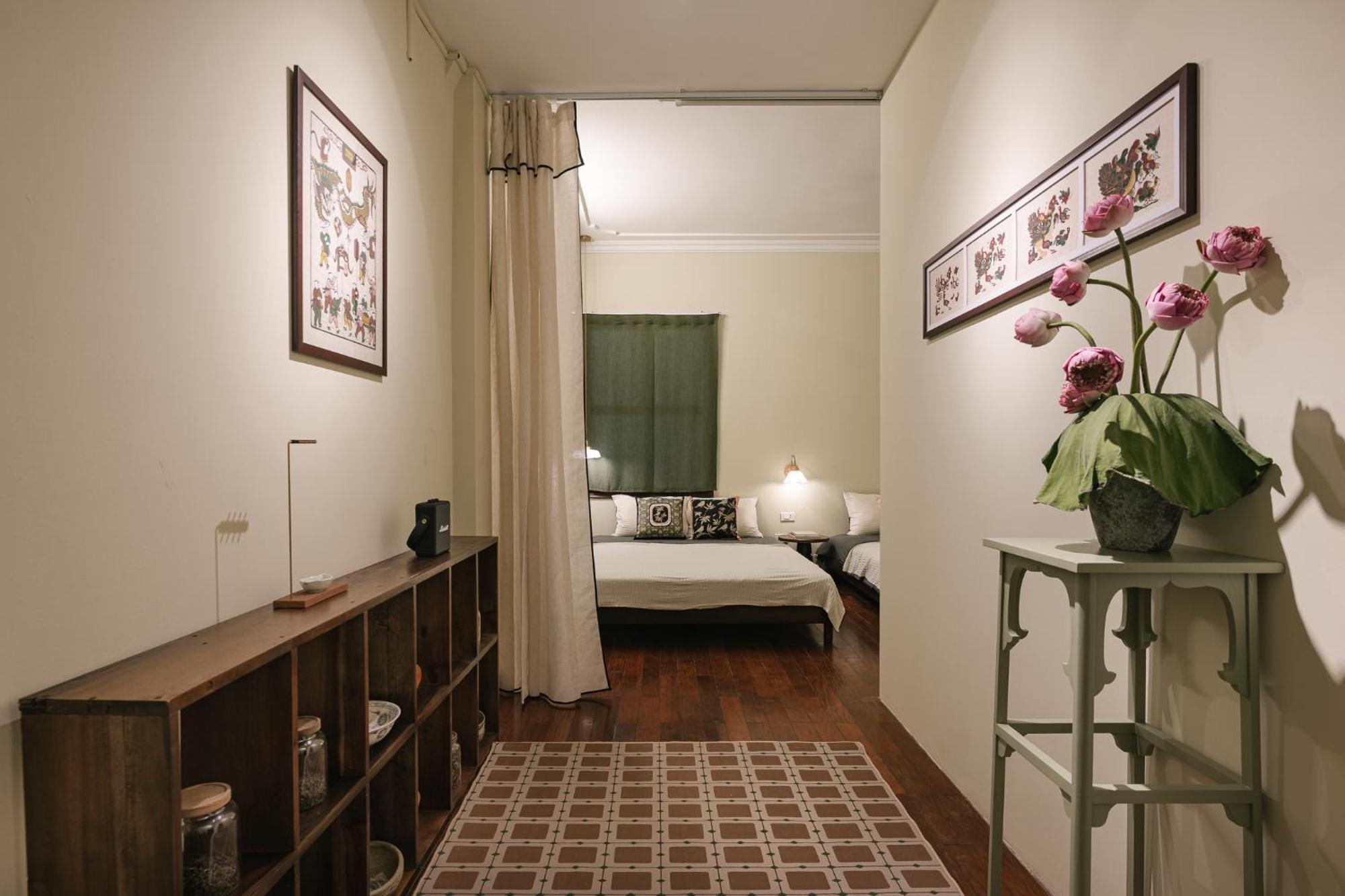 Paiting Folk 10mins Hoan Kiem Guest house