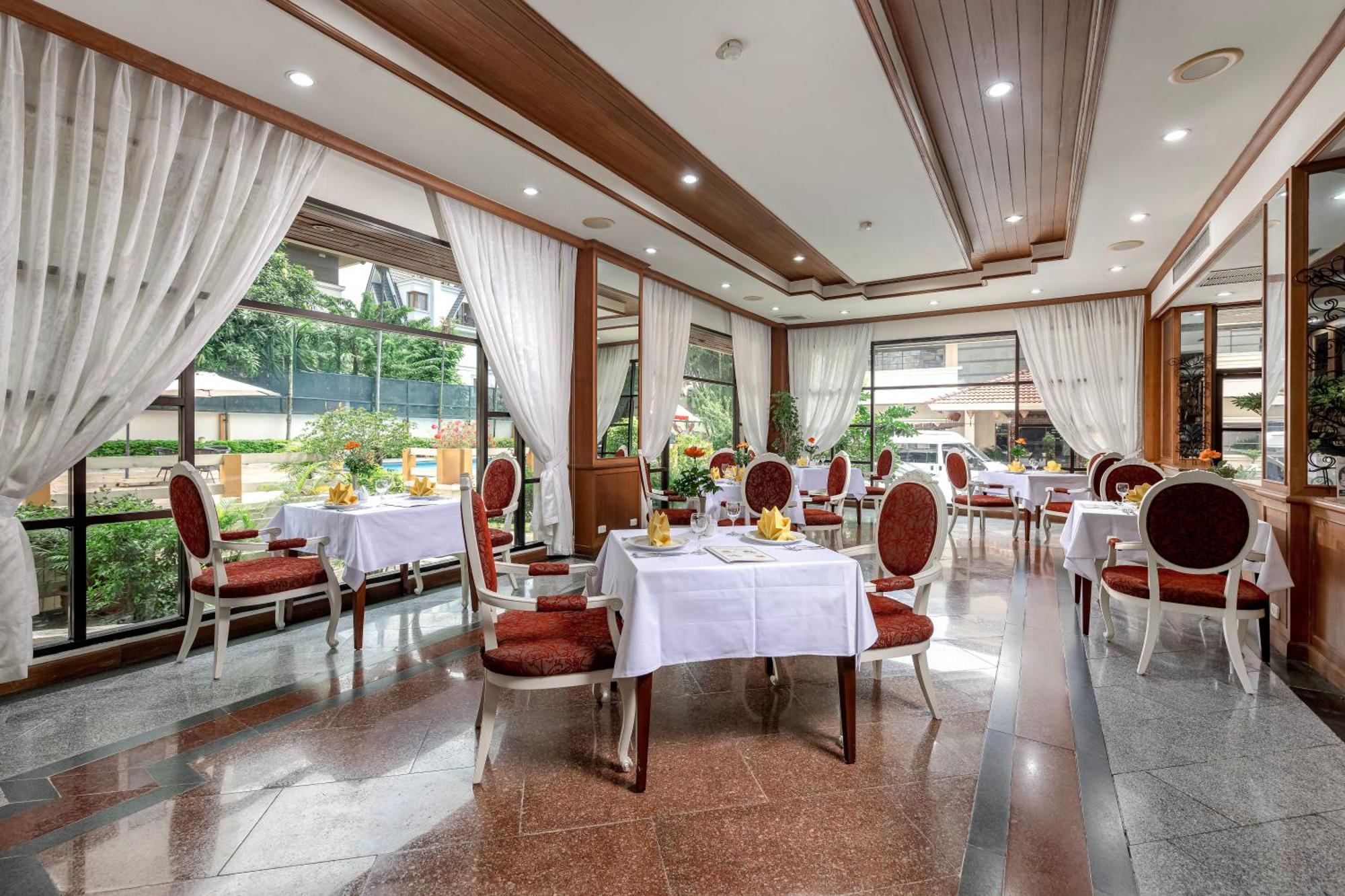 Oriental Palace Hotel 3*