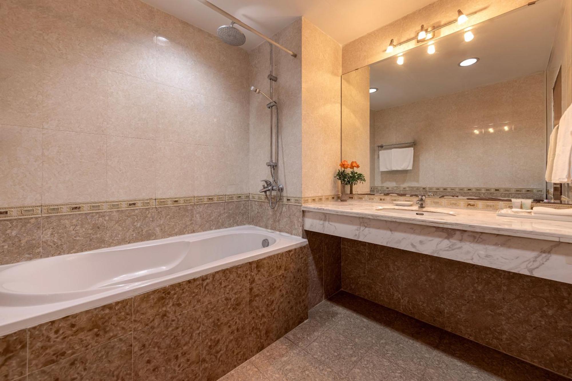 Hotel Oriental Palace 3*