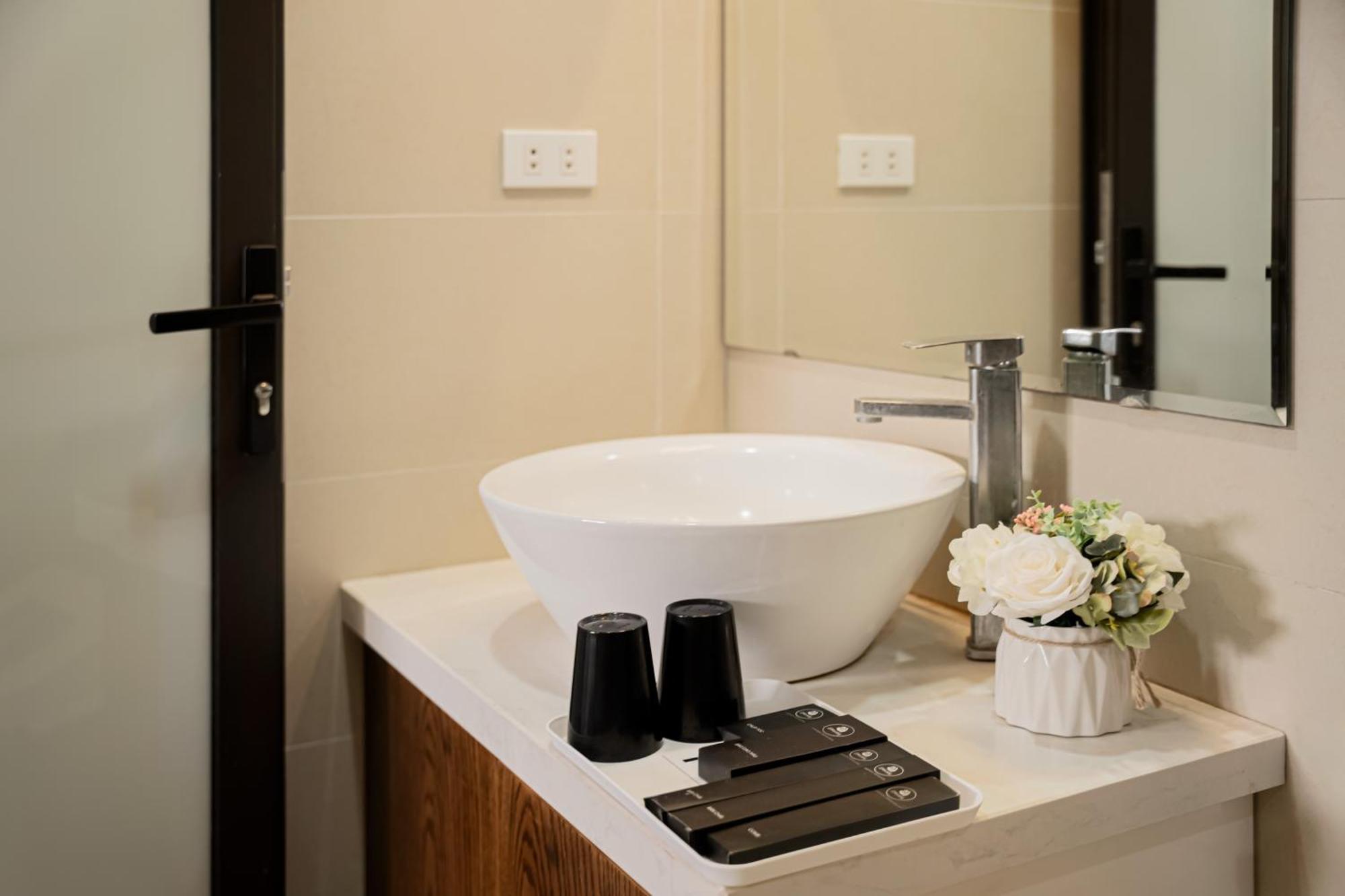 22housing & 60 Linh Lang Hanoi