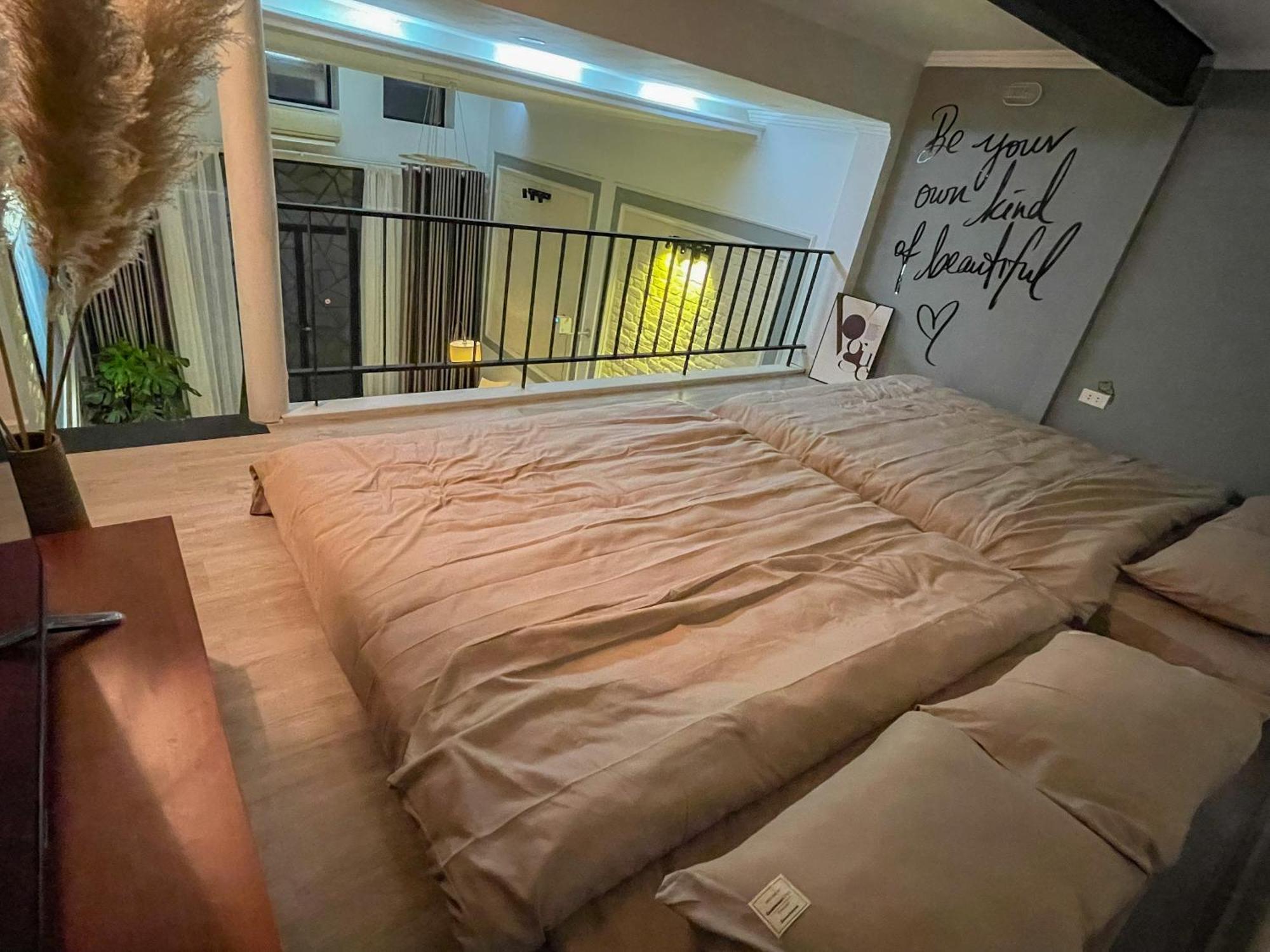 Zeus Living - Old Quater