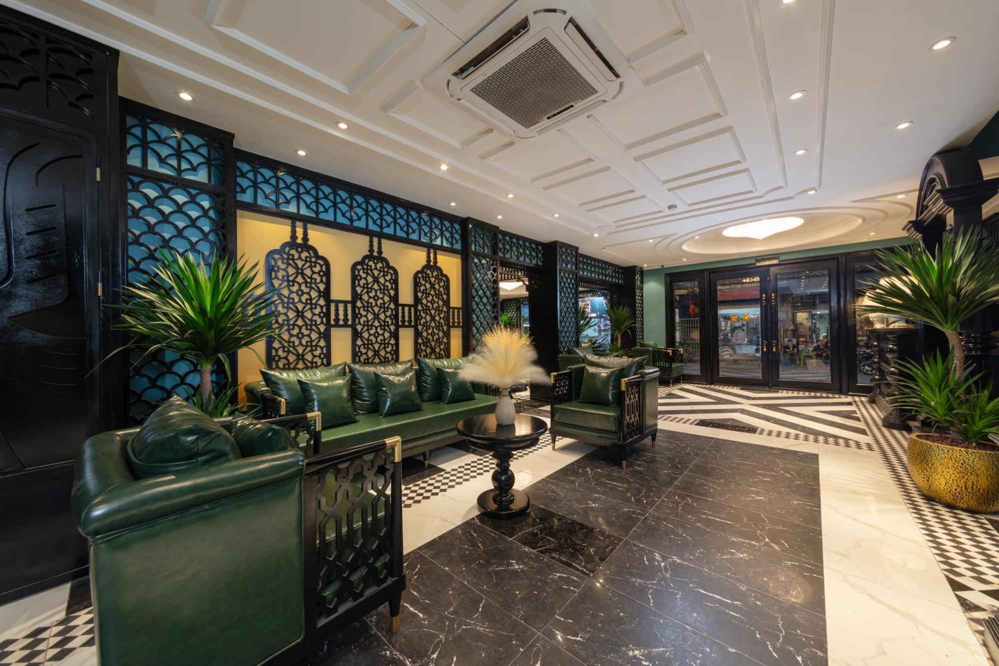 Madelise Grand Hotel 4*