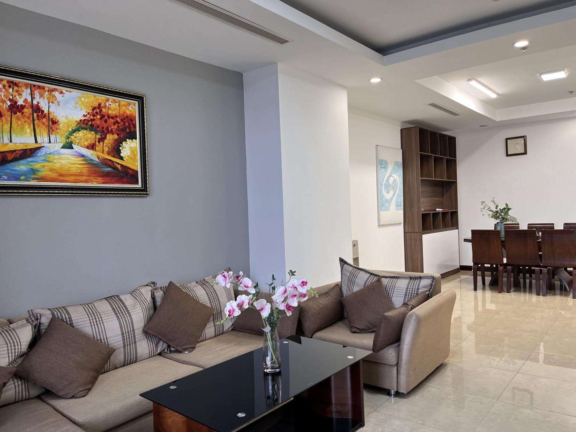 Apartment Vinhomes Royal Luxury 2 Br Hanoi