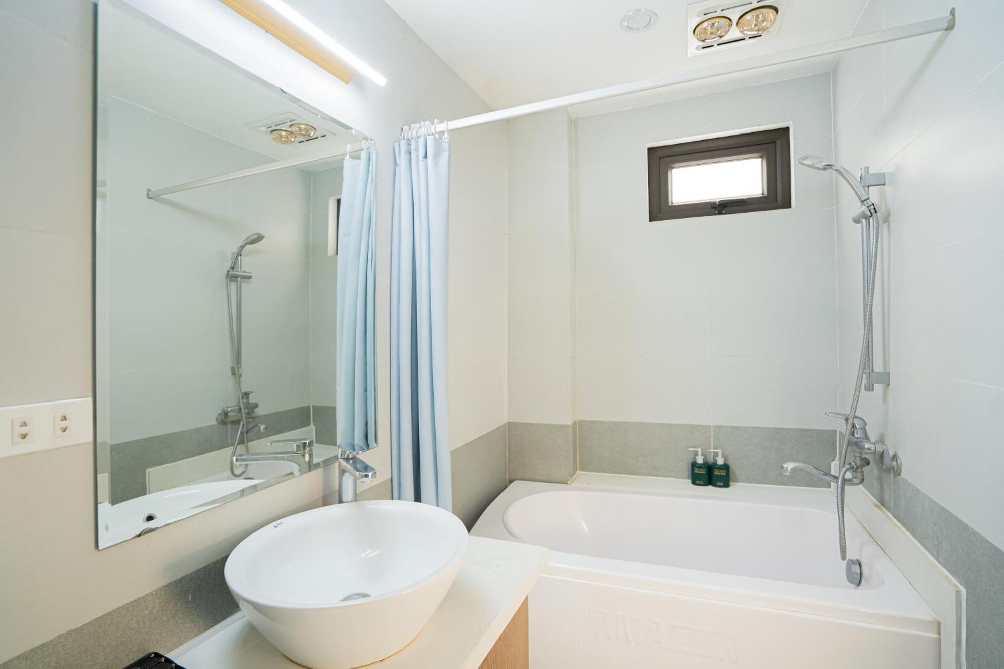 22housing & 60 Linh Lang Hanoi