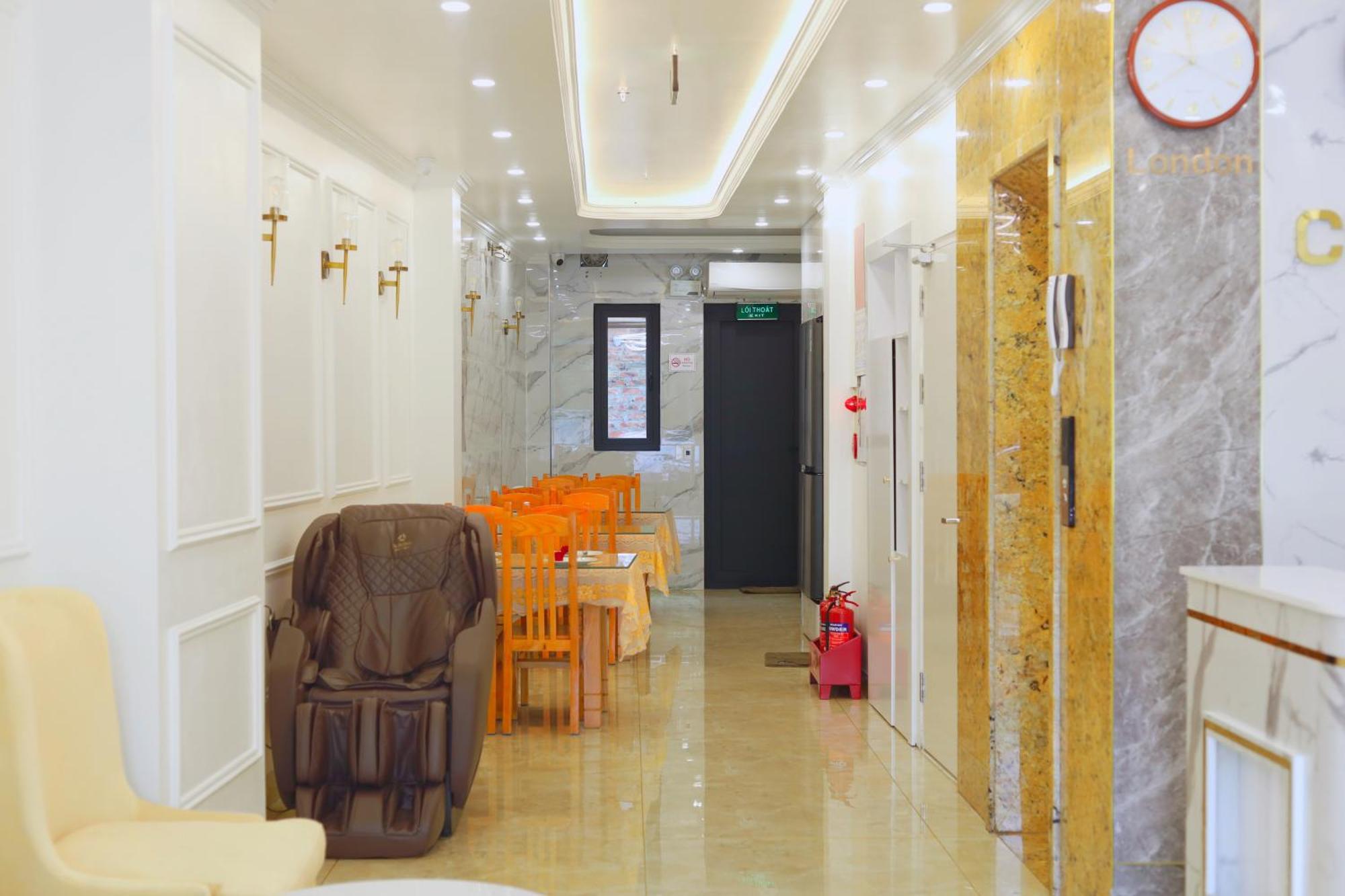 Chemi Noi Bai Airport & Travel 3*