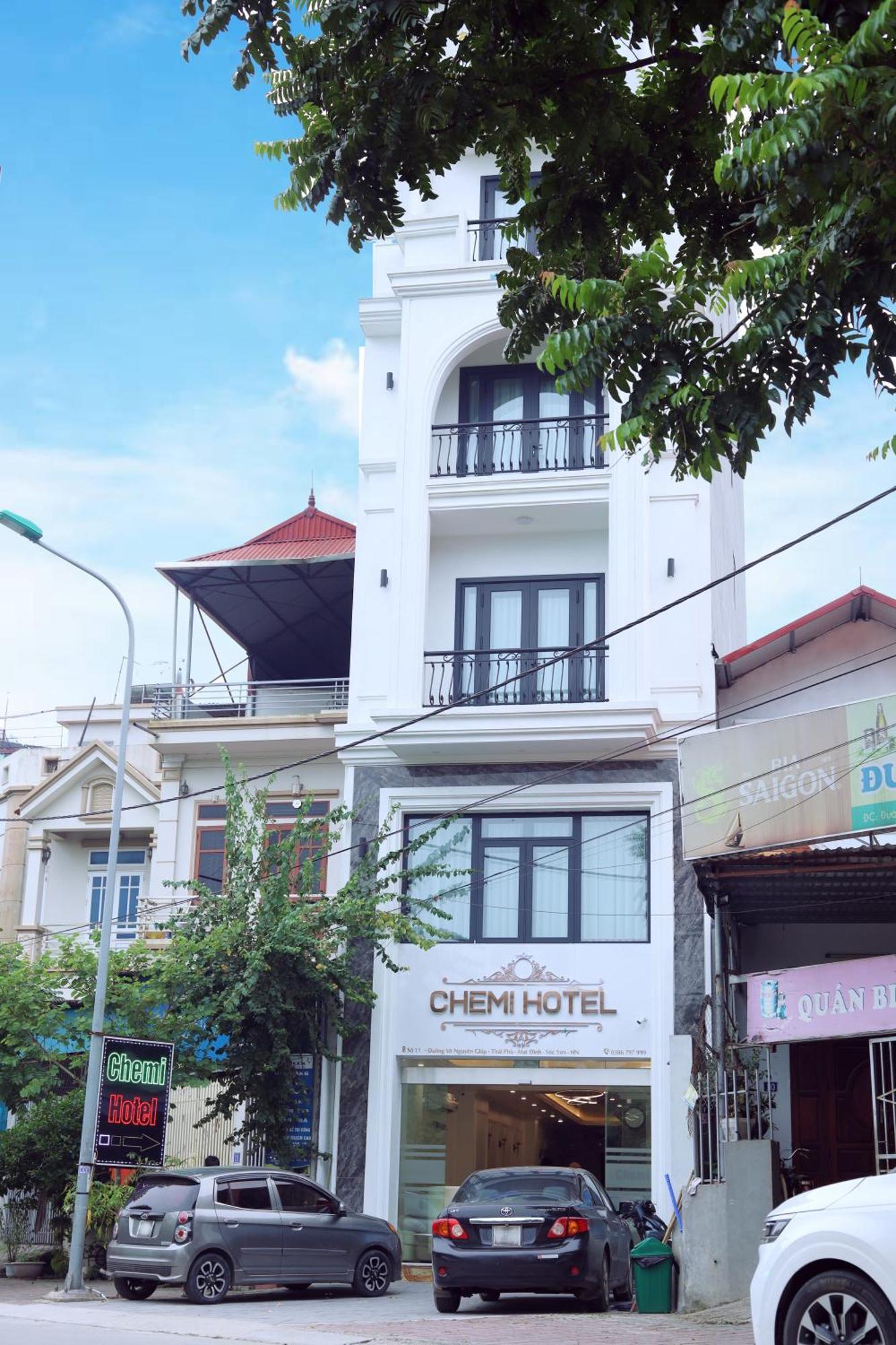 Chemi Noi Bai Airport & Travel