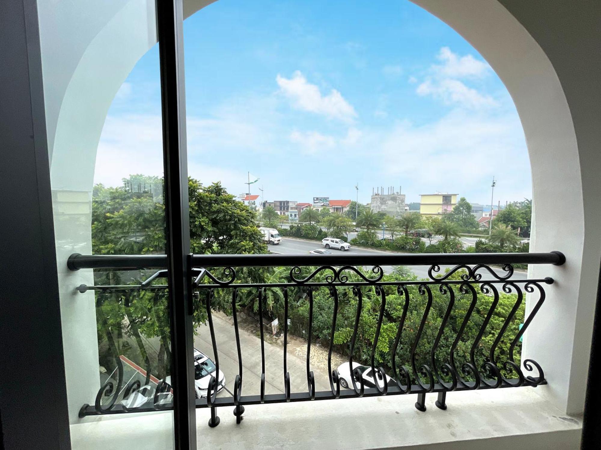 Chemi Noi Bai Airport & Travel Khách sạn