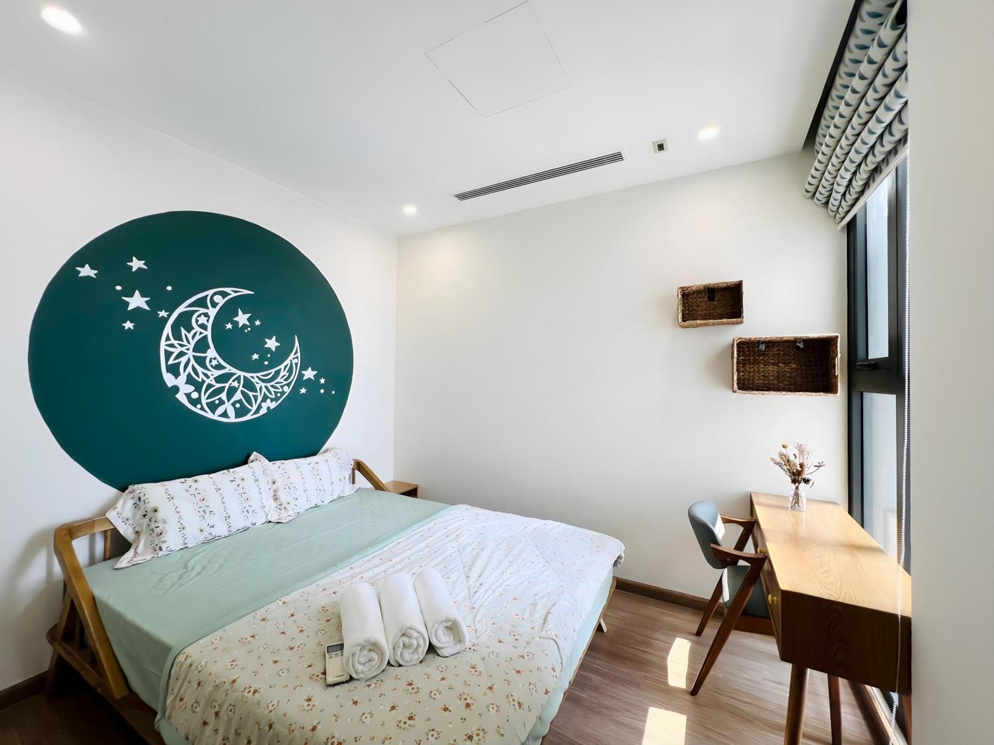 Apartment Jessamine Housing - Vinhomes Skylake *