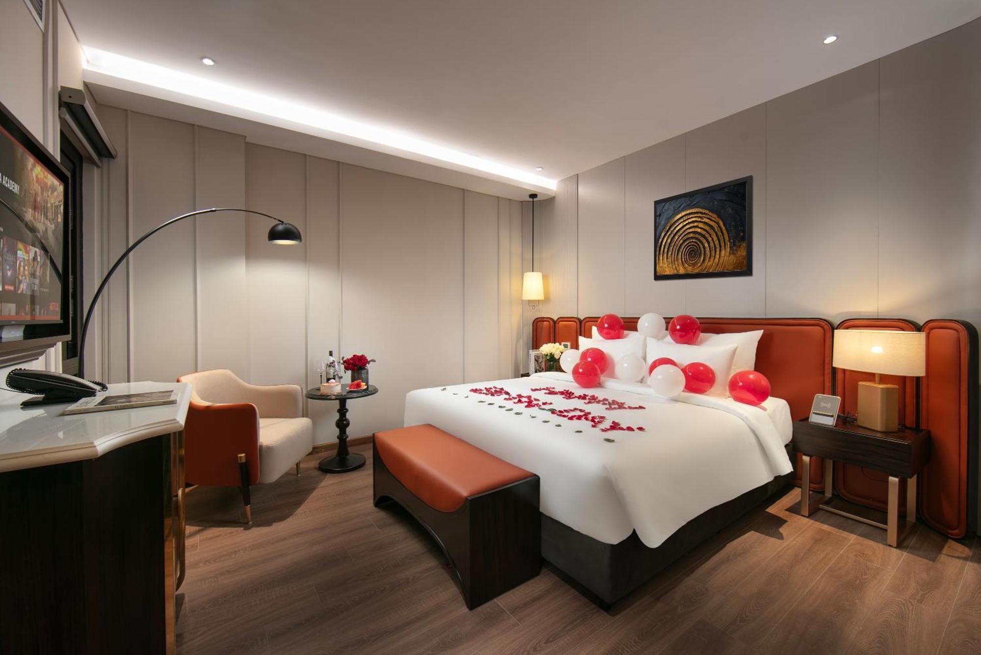Le Premier & Rooftop Bar Hanoi