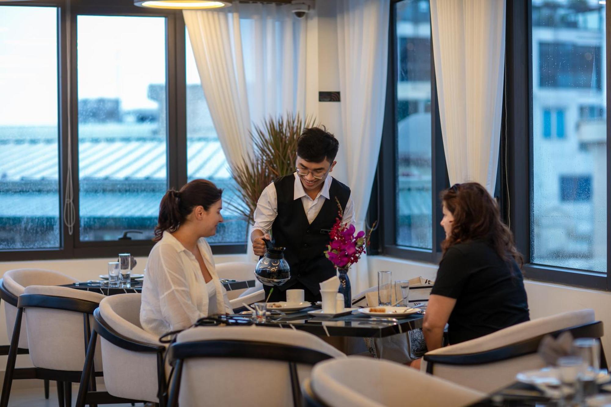 Le Premier & Rooftop Bar 4* Hanoi