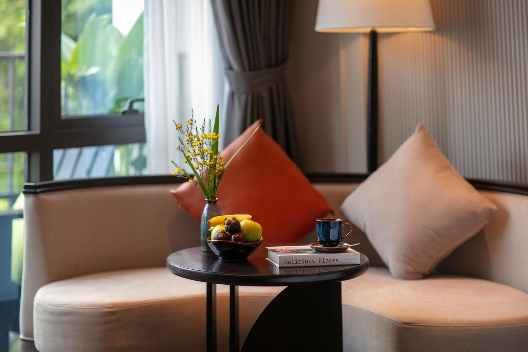 Le Premier & Rooftop Bar Hotel