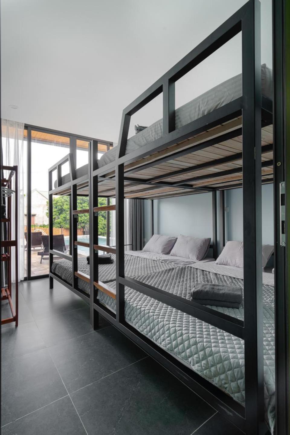 Iris Venuestay *