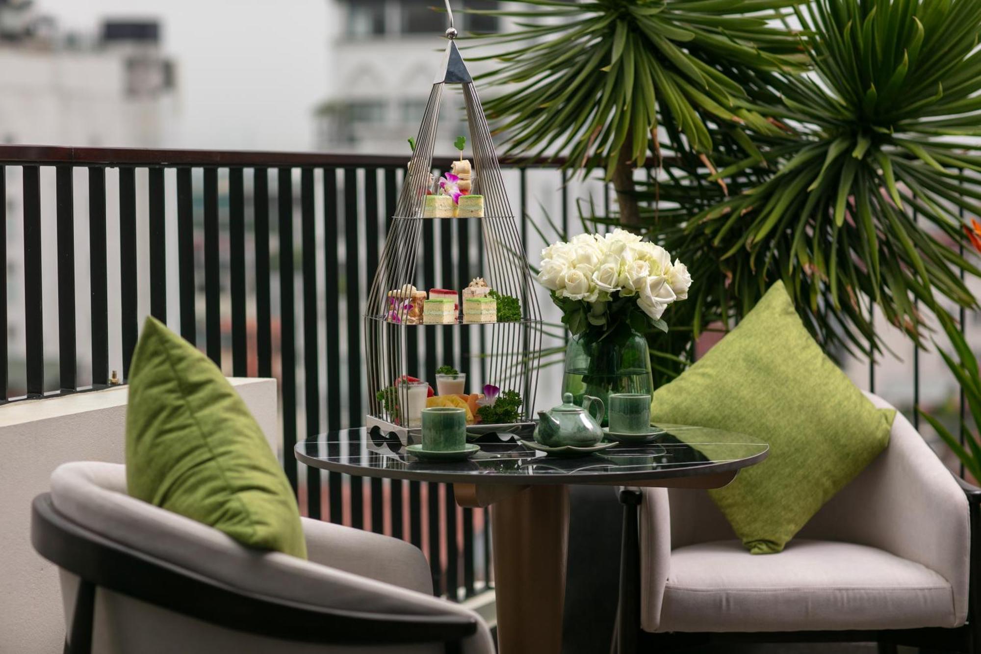Hotel Le Premier & Rooftop Bar