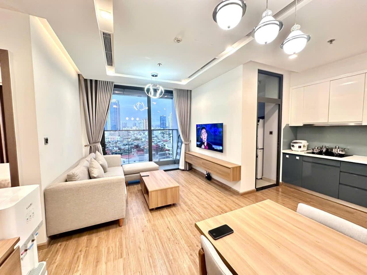 Luxury In Vinhomes Metropolis Apartment