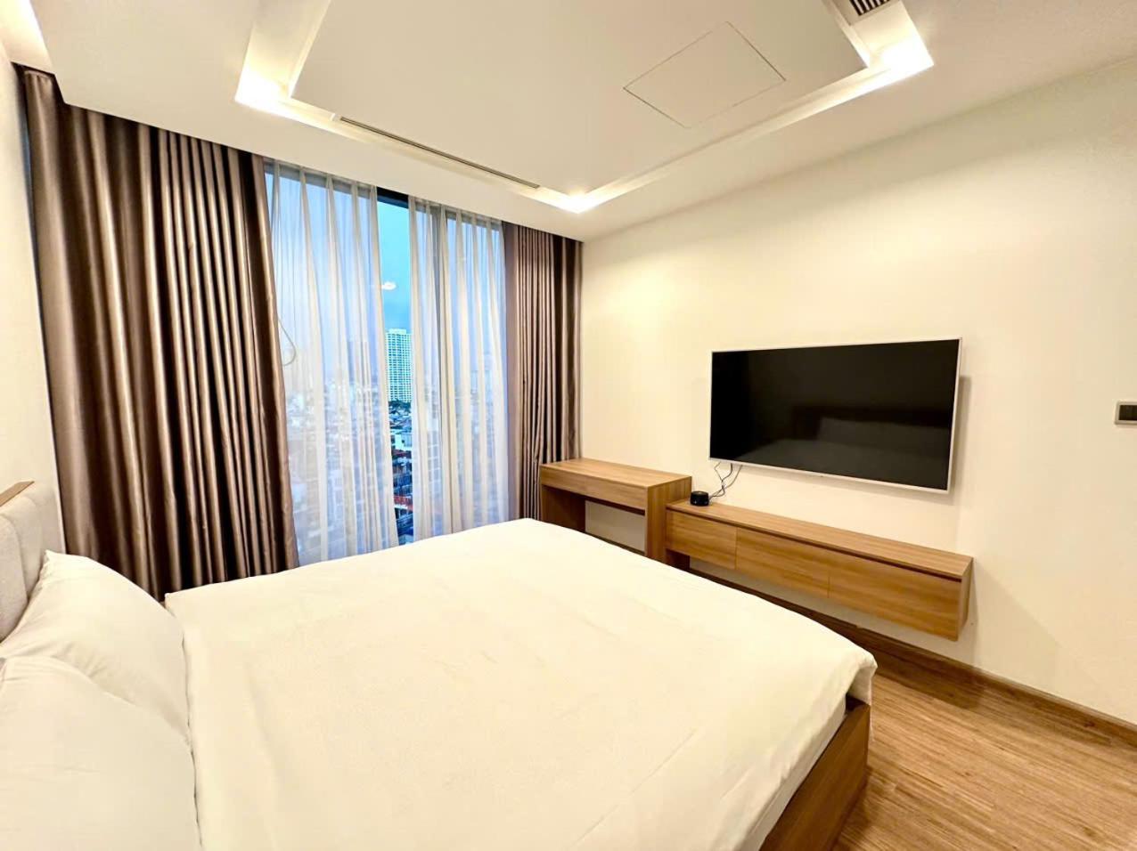 Luxury In Vinhomes Metropolis