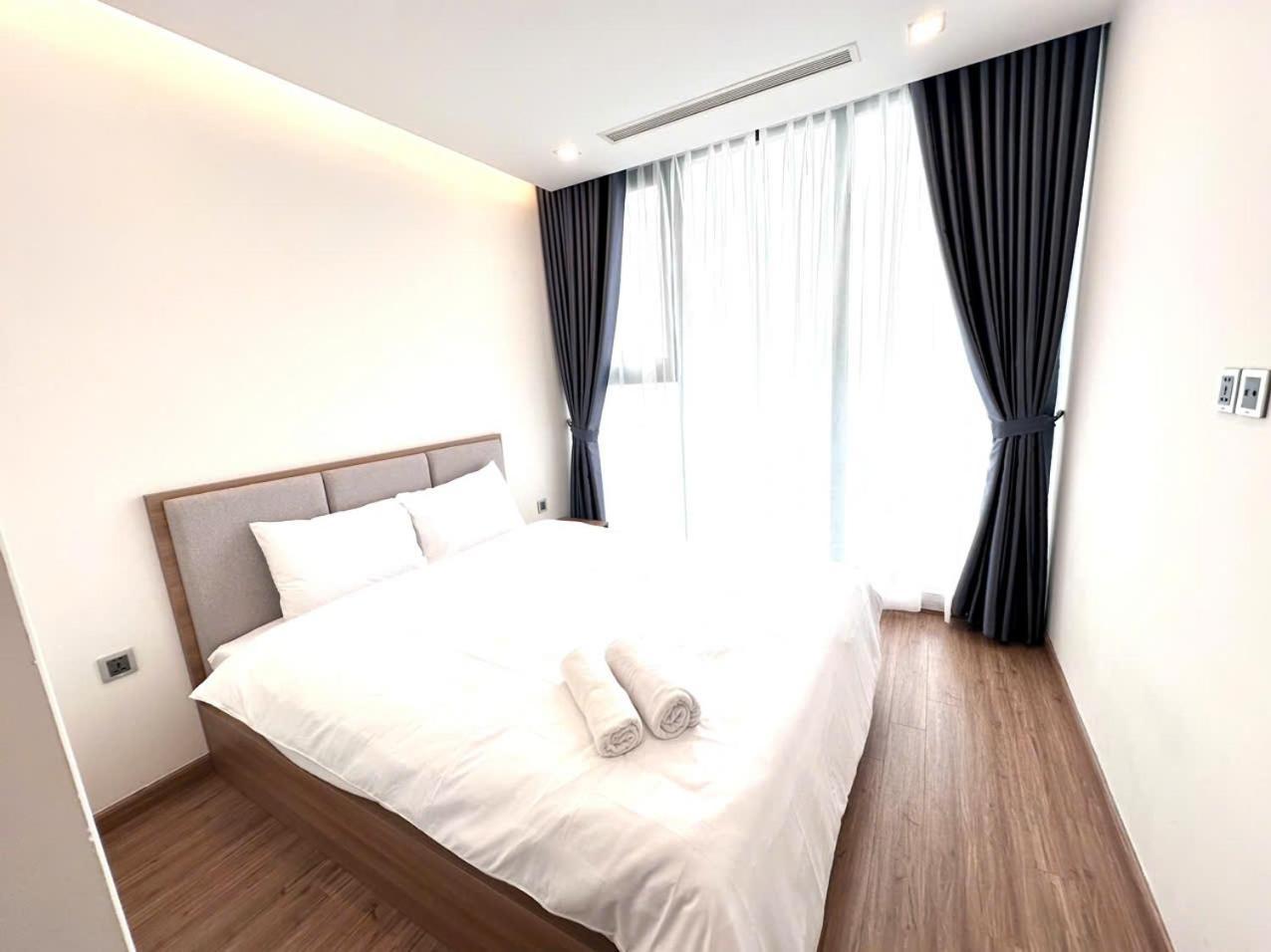 Luxury In Vinhomes Metropolis Apartment