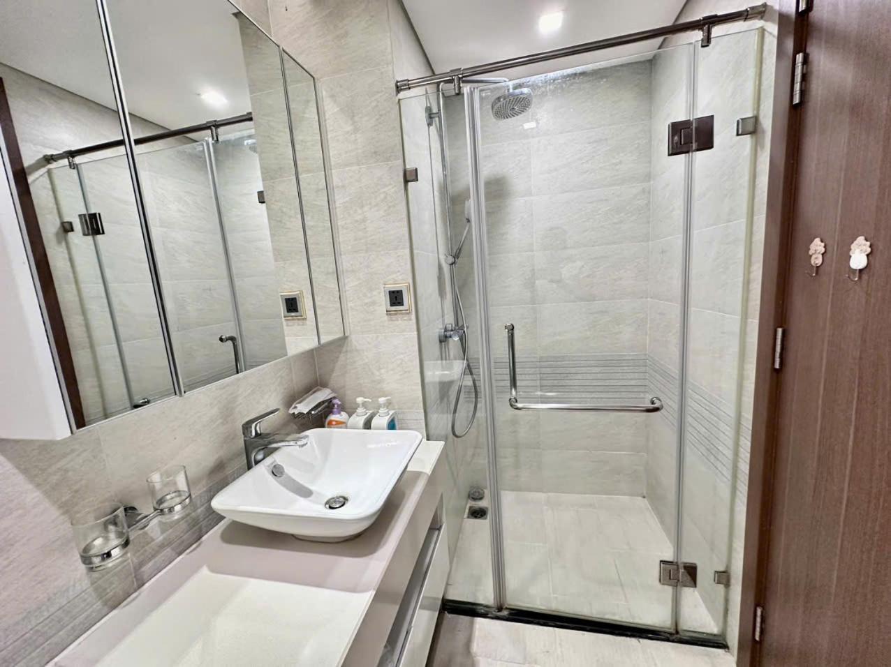 Luxury In Vinhomes Metropolis Apartment