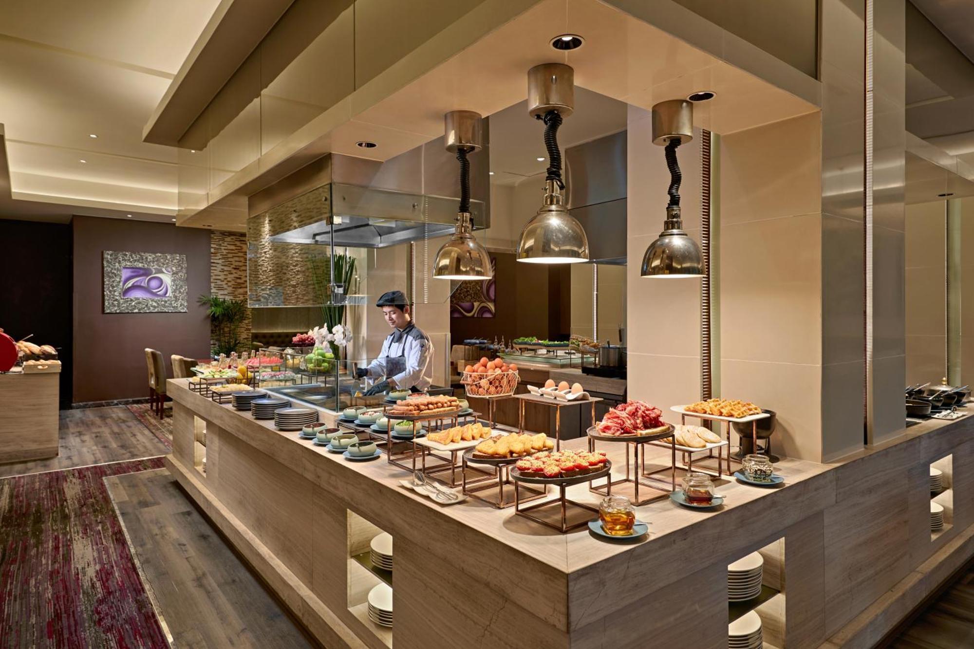 Moevenpick Centre Hotel 5*