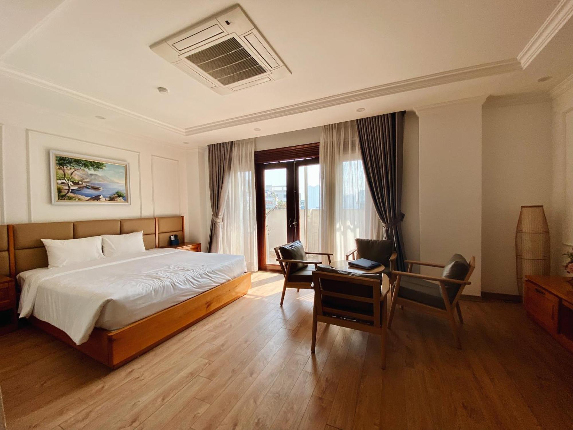 Luxe Paradise Dich Vong Hau Hotel 4*
