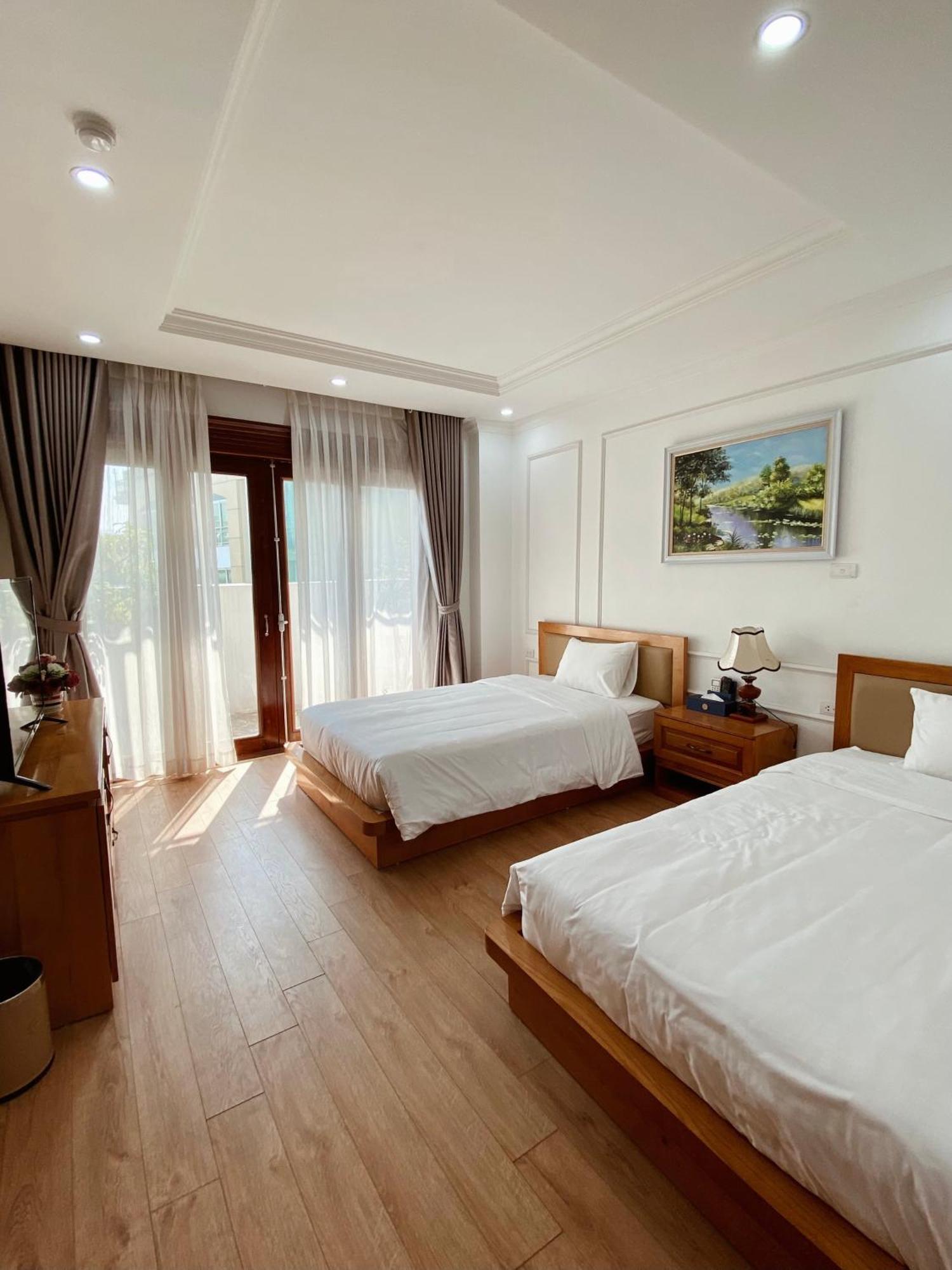 Hotel Luxe Paradise Dich Vong Hau 4*