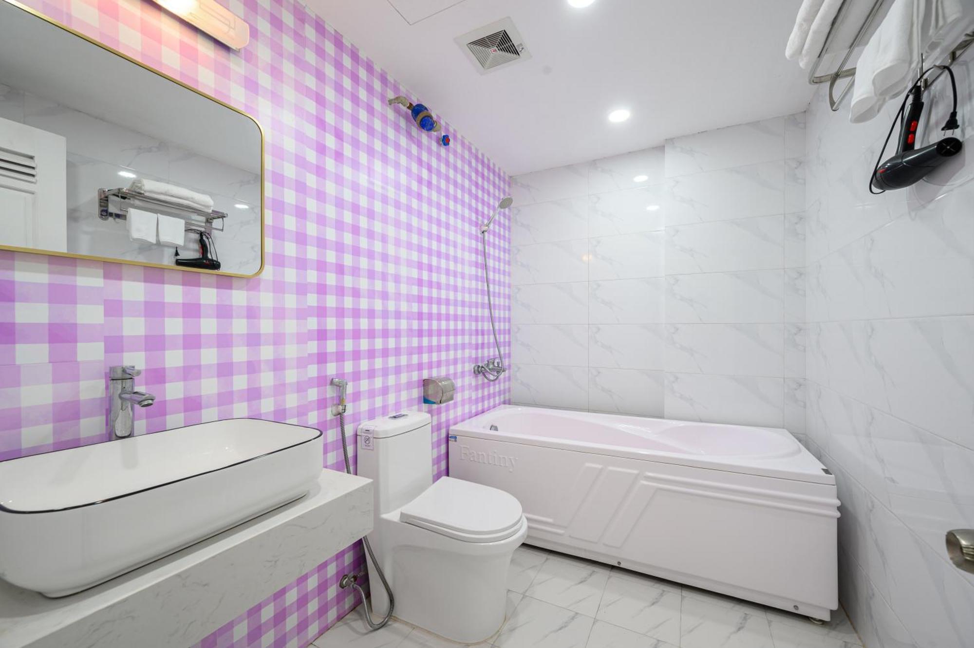 Luxe Paradise 76 To Ngoc Van * Hà Nội