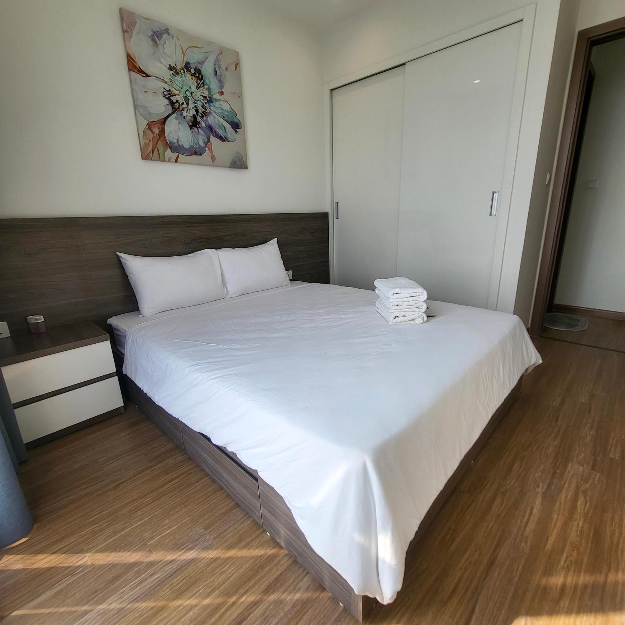 Apartment Vinhomes Sky - Feria Homes *