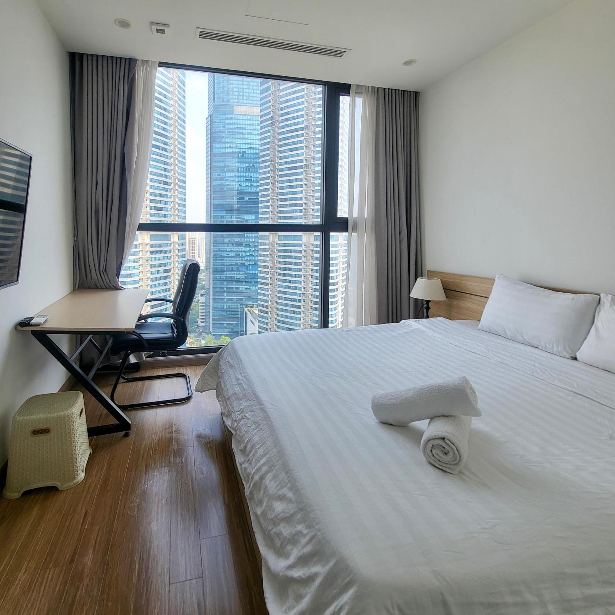 Apartment Vinhomes Sky - Feria Homes *