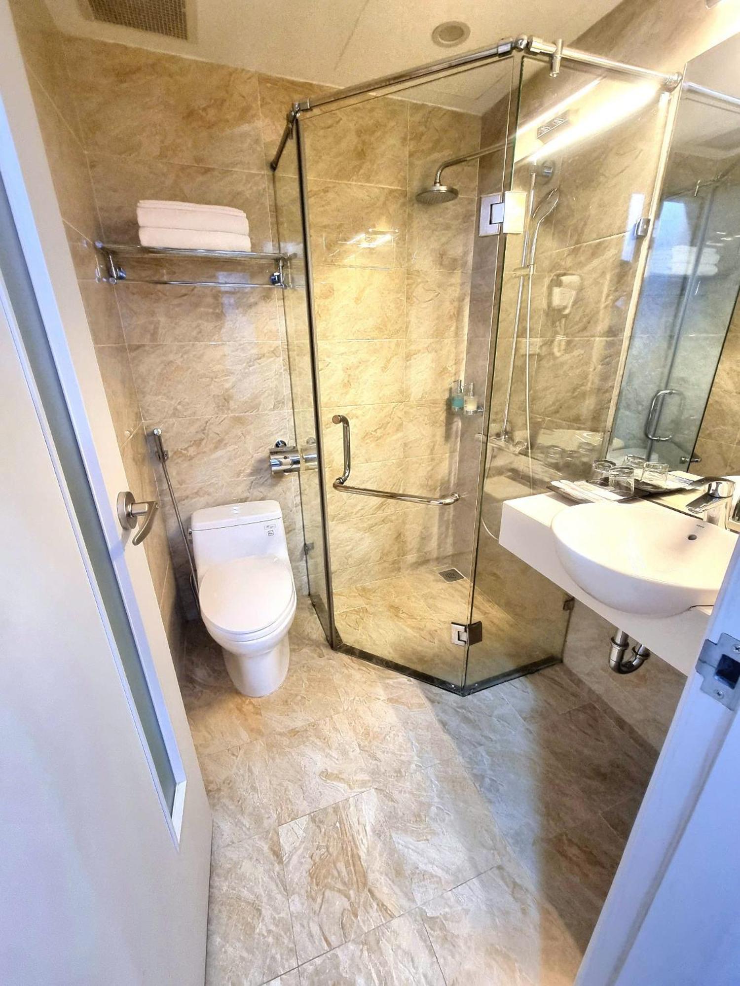 Everest Hotel 3*