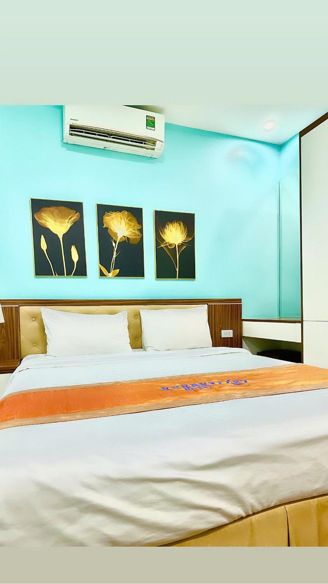 Everest Hotel