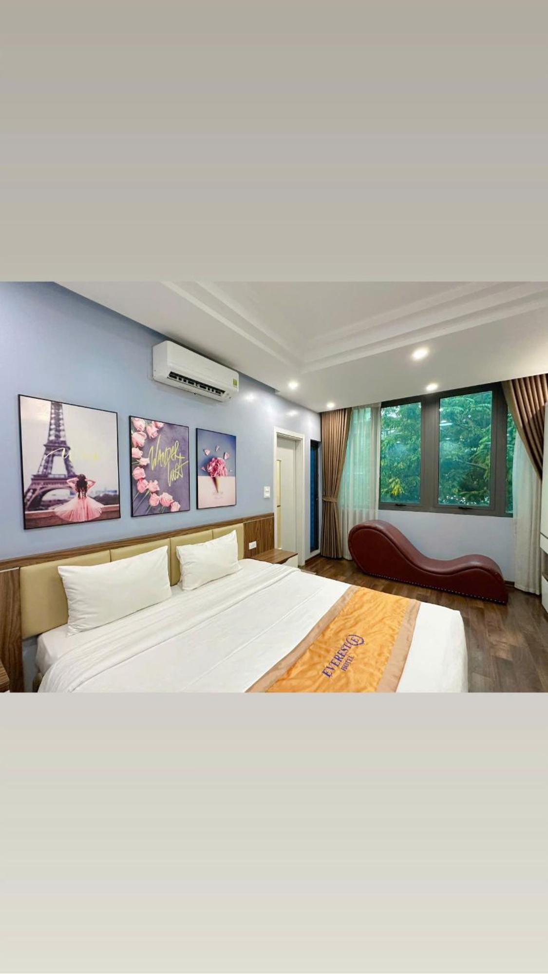 Everest Hotel 3*