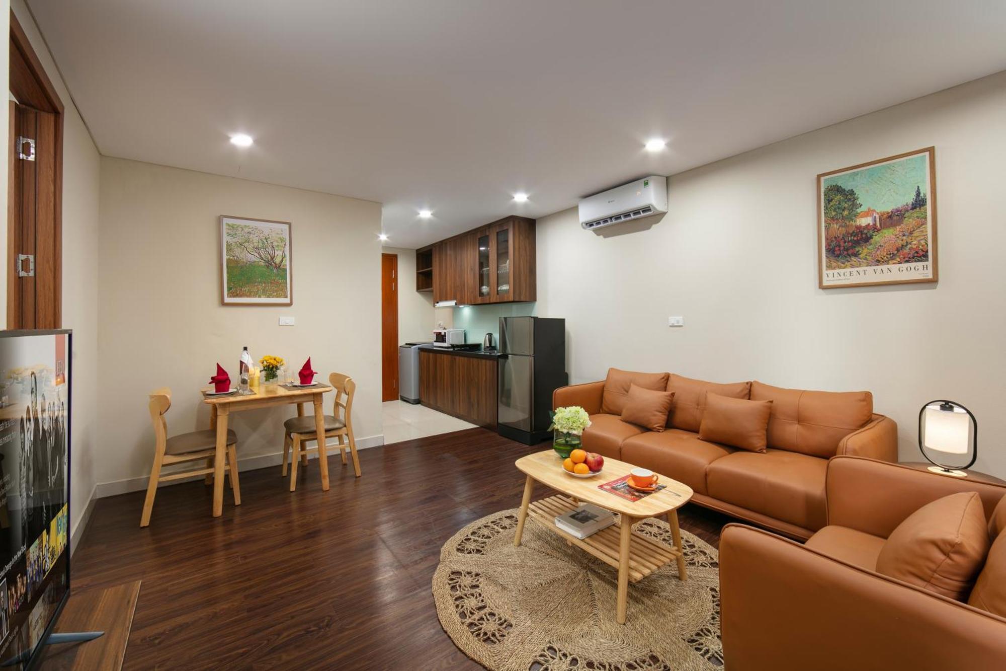 Hb Serviced - Lạc Long Quân Căn hộ *